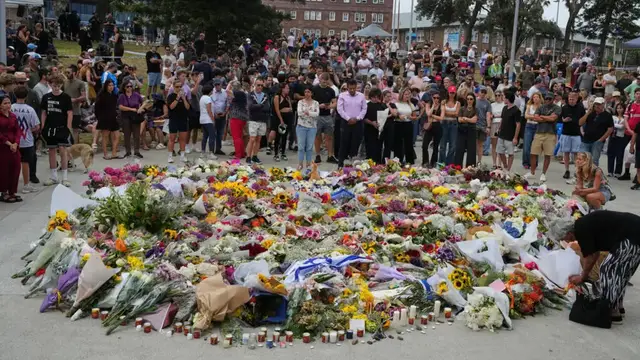 Video thumbnail for Fifteen killed in Bondi Beach terrorist attack