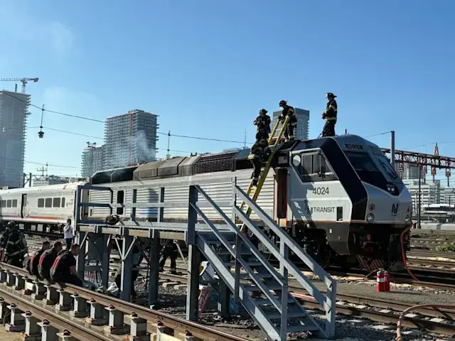 Video thumbnail for Train engine fire at NJ Transit yard in Hoboken extinguished without injuries