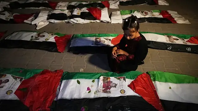 Video thumbnail for Mass funeral held in Gaza City after 105 bodies recovered from rubble