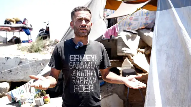 Video thumbnail for Gaza's seaport becomes makeshift hell for displaced fleeing Israeli bombs