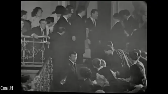 Video thumbnail for Johnny Hallyday - Dis moi oui - 1963
