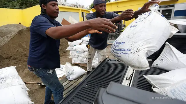 'Video thumbnail for Hurricane Melissa poses potential 'humanitarian crisis' for Jamaica, Haiti'