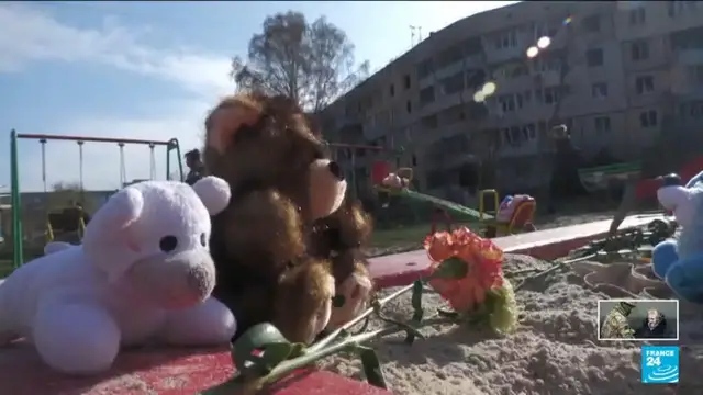 Video thumbnail for Russian strike kills 19 people in Zelensky's hometown, half of them children