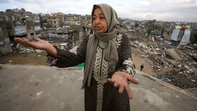 Video thumbnail for Palestinians ‘squeezed’ as Israel moves beyond ‘yellow line’ in Gaza City