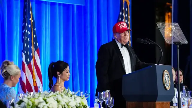 Video thumbnail for Trump praises secret service at White House correspondents' dinner