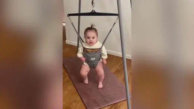 Video thumbnail for Tiny Rocker Goes Viral Dancing To Smash Hits | Happily TV