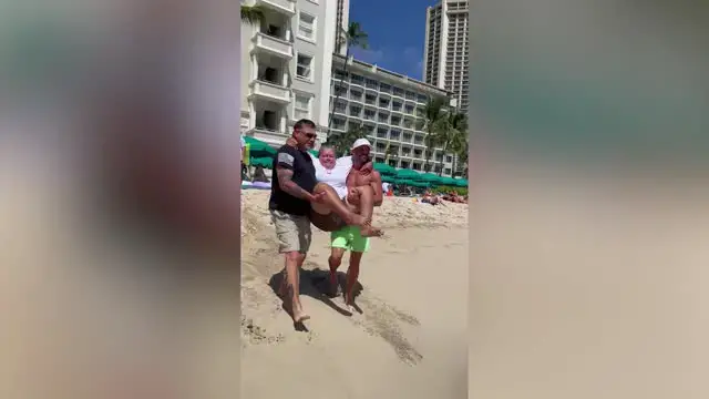 Video thumbnail for Beachgoers Carry Woman Who Uses Wheelchair Into Ocean | Happily TV