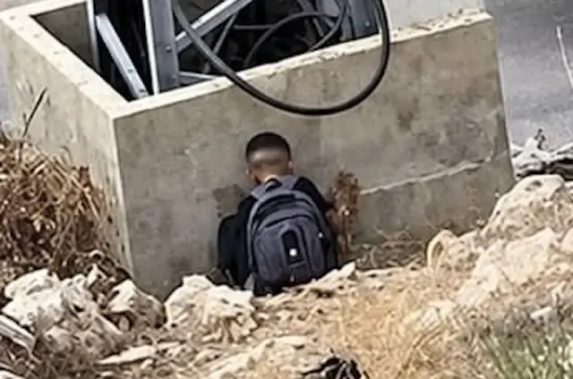 Video thumbnail for Al Jazeera speaks to Palestinian schoolboy from viral photograph