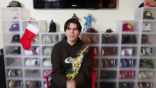 Video thumbnail for IS VLOGMAS WORTH IT? (SMALL CREATOR SPEAKS ABOUT) | FABIAN RIZZO