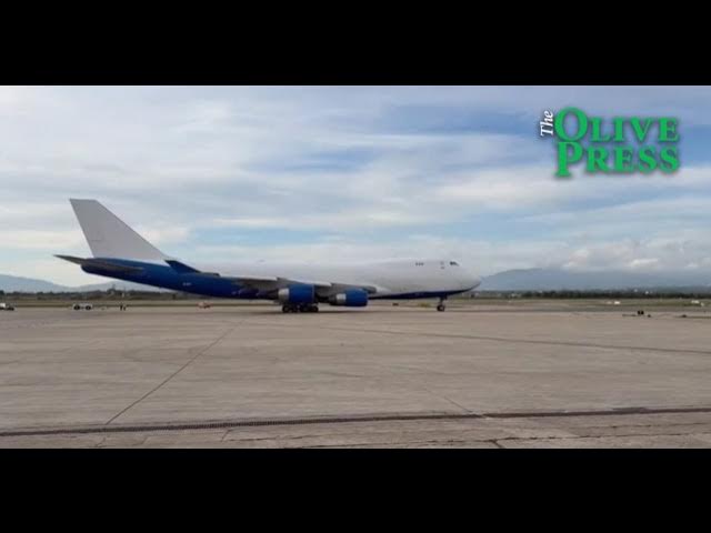 Video thumbnail for Mystery as Emir of Dubai's luxury 747 makes unexpected landing at Palma airport