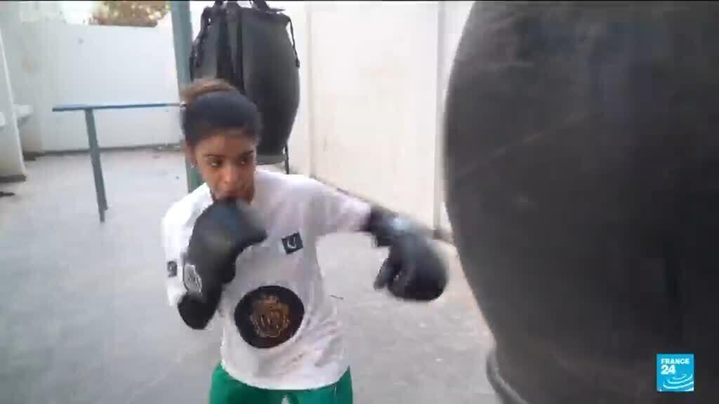 Video thumbnail for In Pakistan, female boxers break down gender barriers to step into the ring