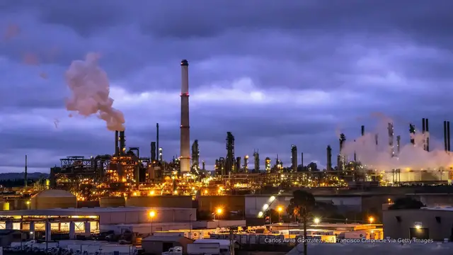 Video thumbnail for Fire erupts at Valero refinery in California weeks after closure announcement