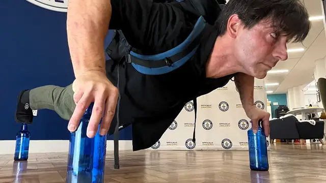 Video thumbnail for Most push ups on glass bottles carrying a 60lb pack - 225 by Alejandro Soler Tari