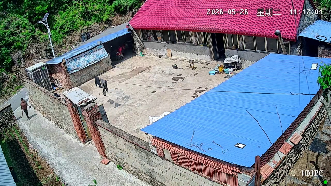 Video thumbnail for Snake Surprise at Home Gate in Jiangsu