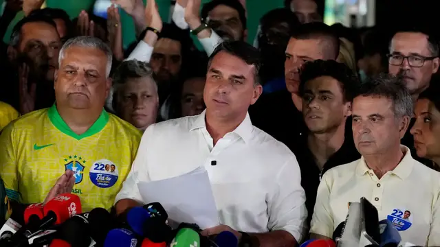 Video thumbnail for Flavio Bolsonaro ‘will not give up’ after Brazil election results