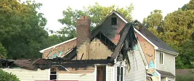 Video thumbnail for Families escape safely after fire tears through Shelton condominiums