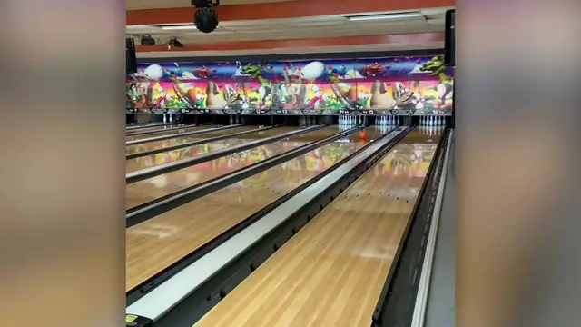 Video thumbnail for Mom Bowls Strike While Breastfeeding Daughter | Happily TV