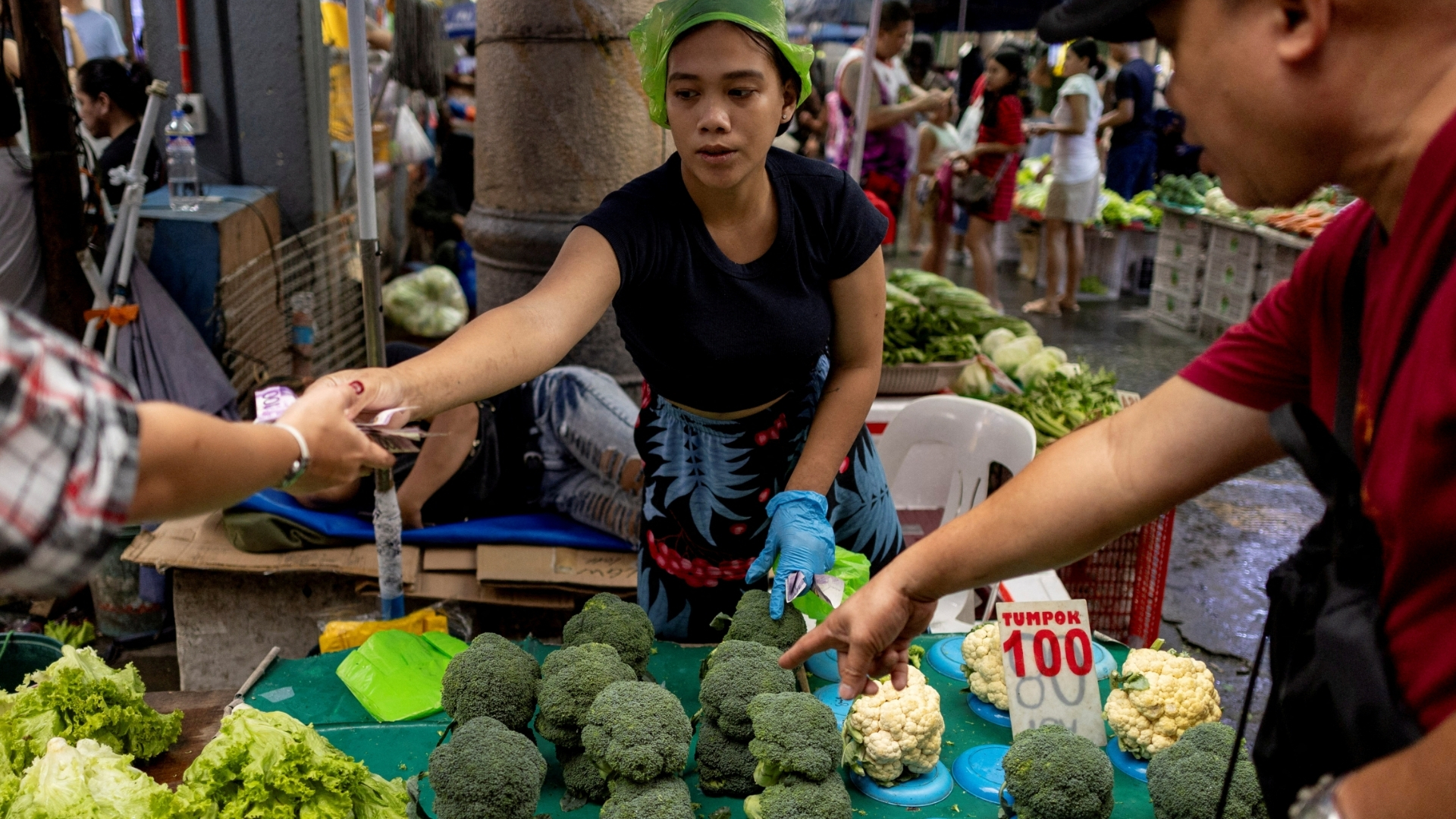 Video thumbnail for Rising fuel prices overshadow ASEAN summit in the Philippines