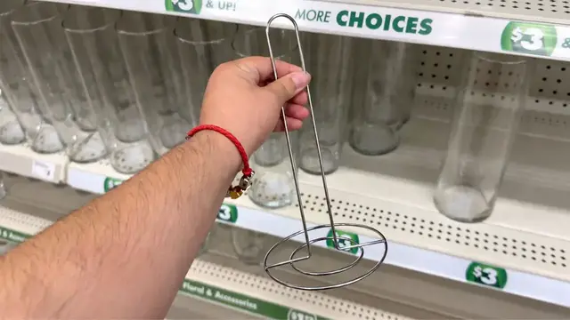 Video thumbnail for She Buys A Paper Towel Holder At The Dollar Tree For This Brilliant Entryway Idea
