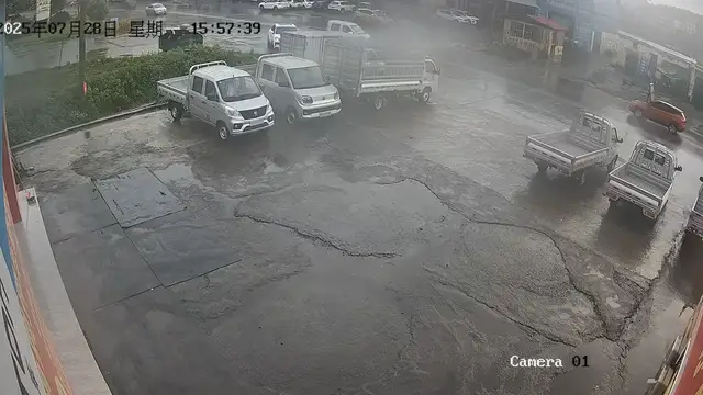 Video thumbnail for White Car Skids Off Road and Dives Into Water in Hunan