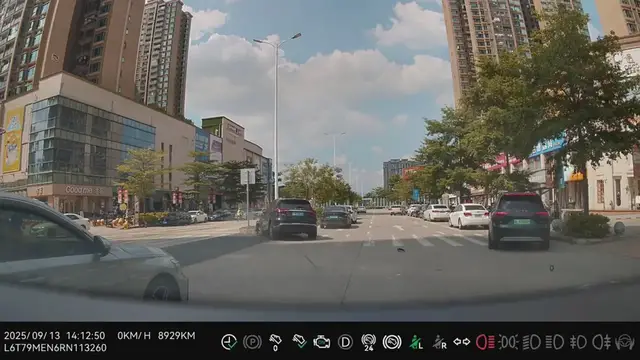 Video thumbnail for Dashcam Catches Wild Crash in Guangdong