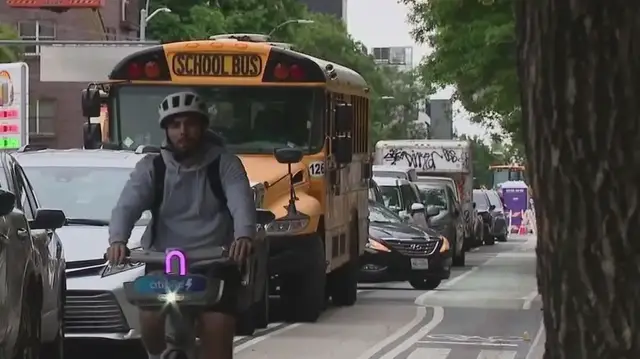 Video thumbnail for Dangerous Bedford Avenue bike lane