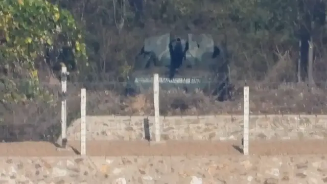 Video thumbnail for North Korean howitzer guns spotted close to border with South Korea