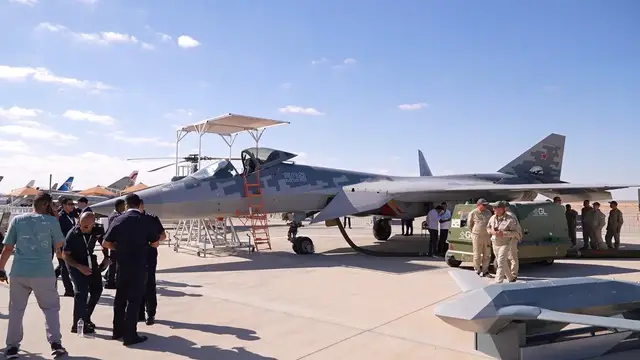 Video thumbnail for Egypt: Su-57E displayed at Egypt airshow.