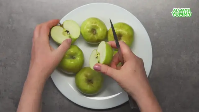 'Video thumbnail for Layered APPLE PIE __ EASY Apple Crumb Pie. Recipe by Always Yummy_(720P_HD)'
