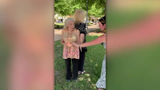 Video thumbnail for First-Look Photoshoot Meeting 70-Year-Old Daughter | Happily TV