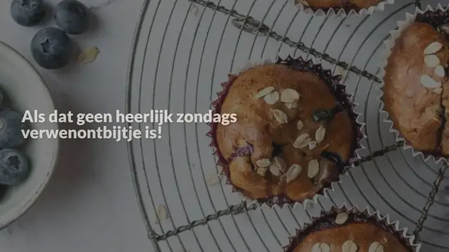 Video thumbnail for Yoghurt muffins met muesli en blauwe bessen