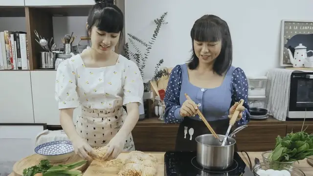 Video thumbnail for Delicious Recipes: Vegetable Stir-Fry & Creamy Garlic Pasta