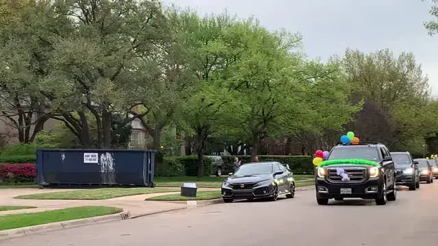 Video thumbnail for Guests Drive Past Couple's Wedding To Join In Celebration | Happily TV