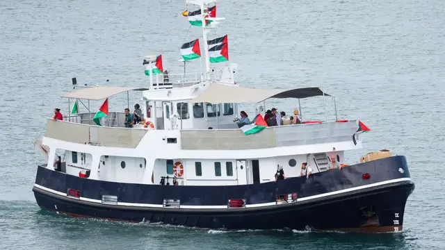'Video thumbnail for Gaza humanitarian flotilla departs Barcelona to break Israeli siege'