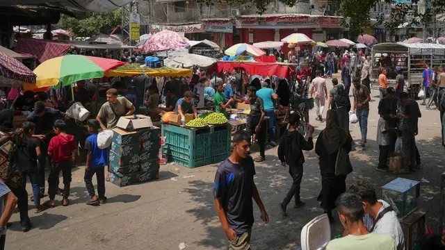 'Video thumbnail for Gaza food markets: Palestinians struggle to afford commercial goods'