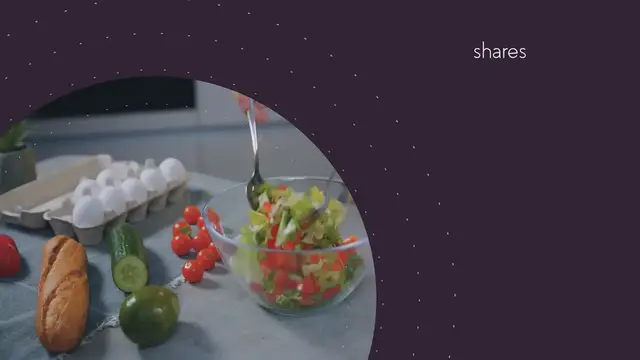 Video thumbnail for Avocado and strawberry salad – low carb starter