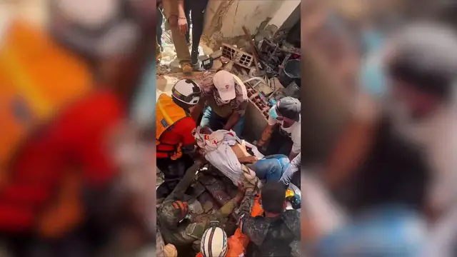 Video thumbnail for Venezuela: Rescue teams pull earthquake survivors from collapsed buildings in Venezuela.