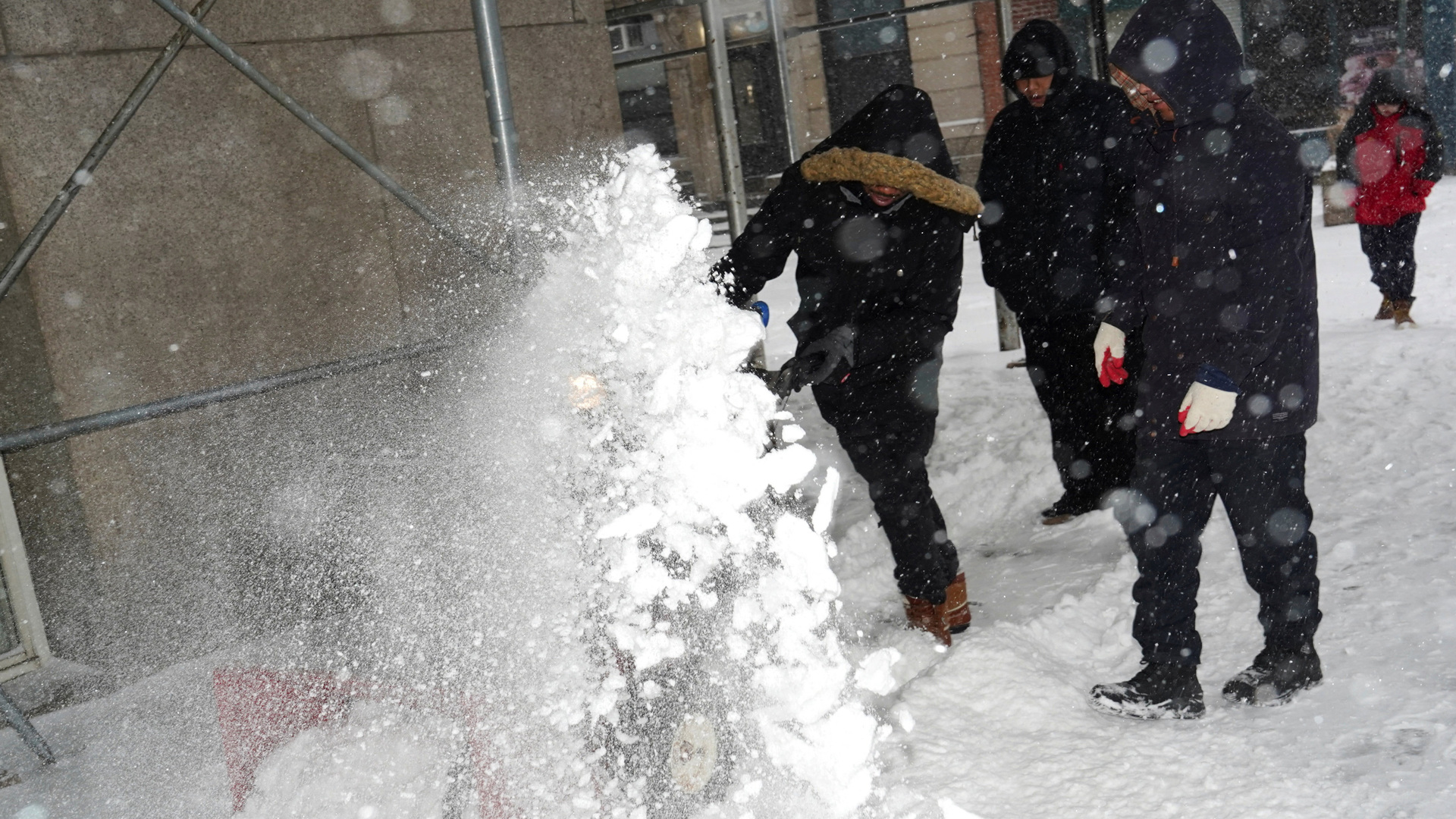 Video thumbnail for Much of US digging out from snow, sleet, ice from massive winter storm