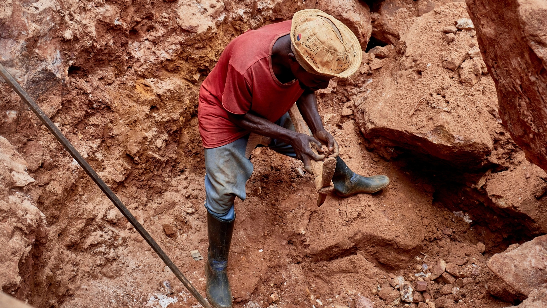 Video thumbnail for DR Congo mine collapse: More than 200 miners killed in North Kivu province