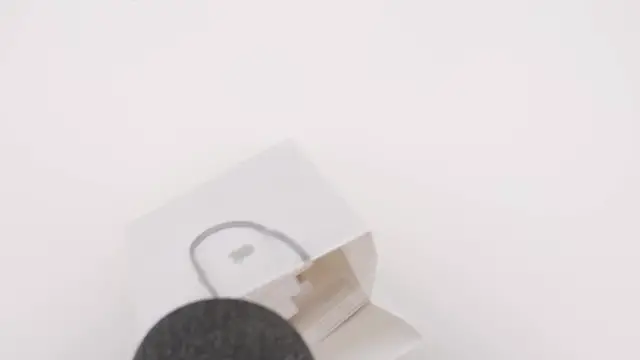 'Video thumbnail for Apple "MagSafe" Wallet - How Safe?'