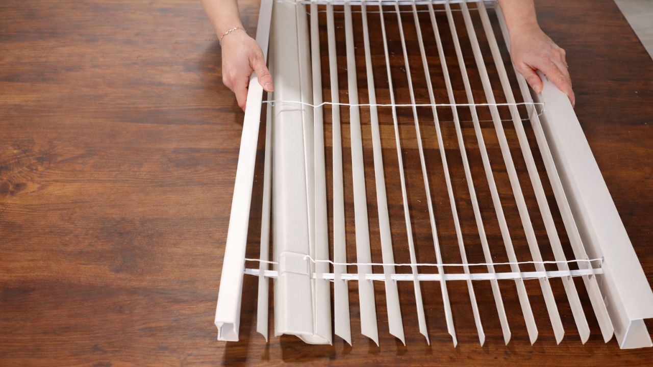 Video thumbnail for She hated her ugly window blinds—look what she did instead!