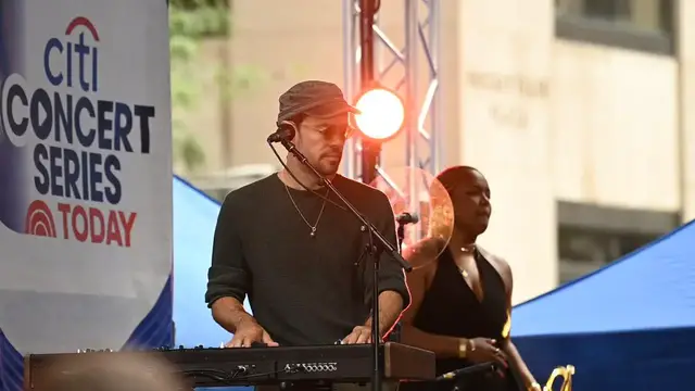 Video thumbnail for NY: TODAY Show Citi Concert Series Featuring Mumford & Sons 2.