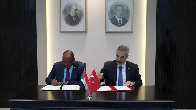 Video thumbnail for Türkiye: Turkish, Sudanese foreign ministers meet in Ankara.