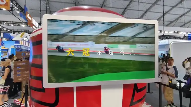 Video thumbnail for China: Spectacular racing motorcycle by Zhang Xue 2.