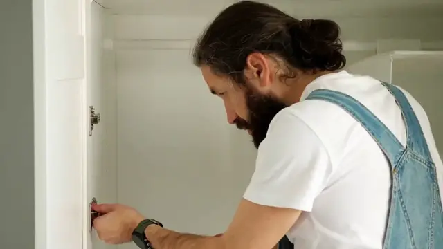 Video thumbnail for What Are the Best Energy-Efficient Doors