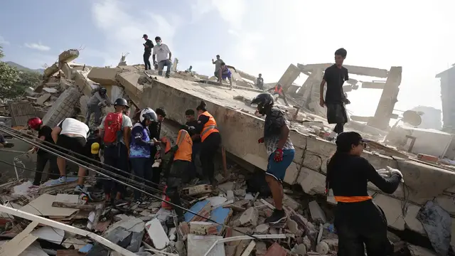 Video thumbnail for Global help arrives, search for survivors continues as Venezuela death toll tops 500