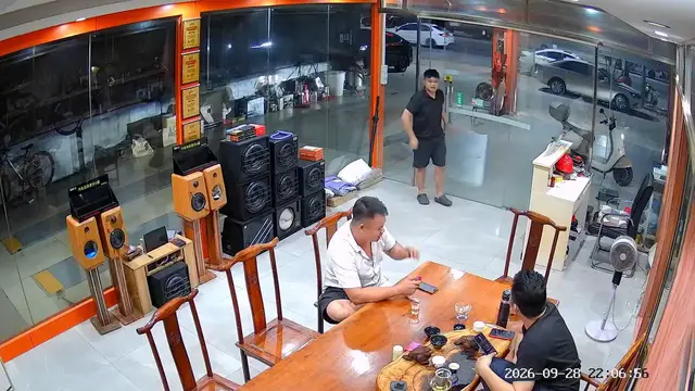 Video thumbnail for China: Chinese man escapes injury as glass door suddenly shatters while closing.
