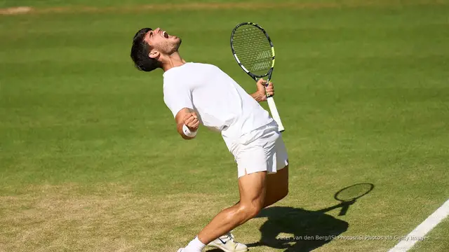 Video thumbnail for Sinner v. Alcaraz: Wimbledon men's final a rematch of dramatic French Open