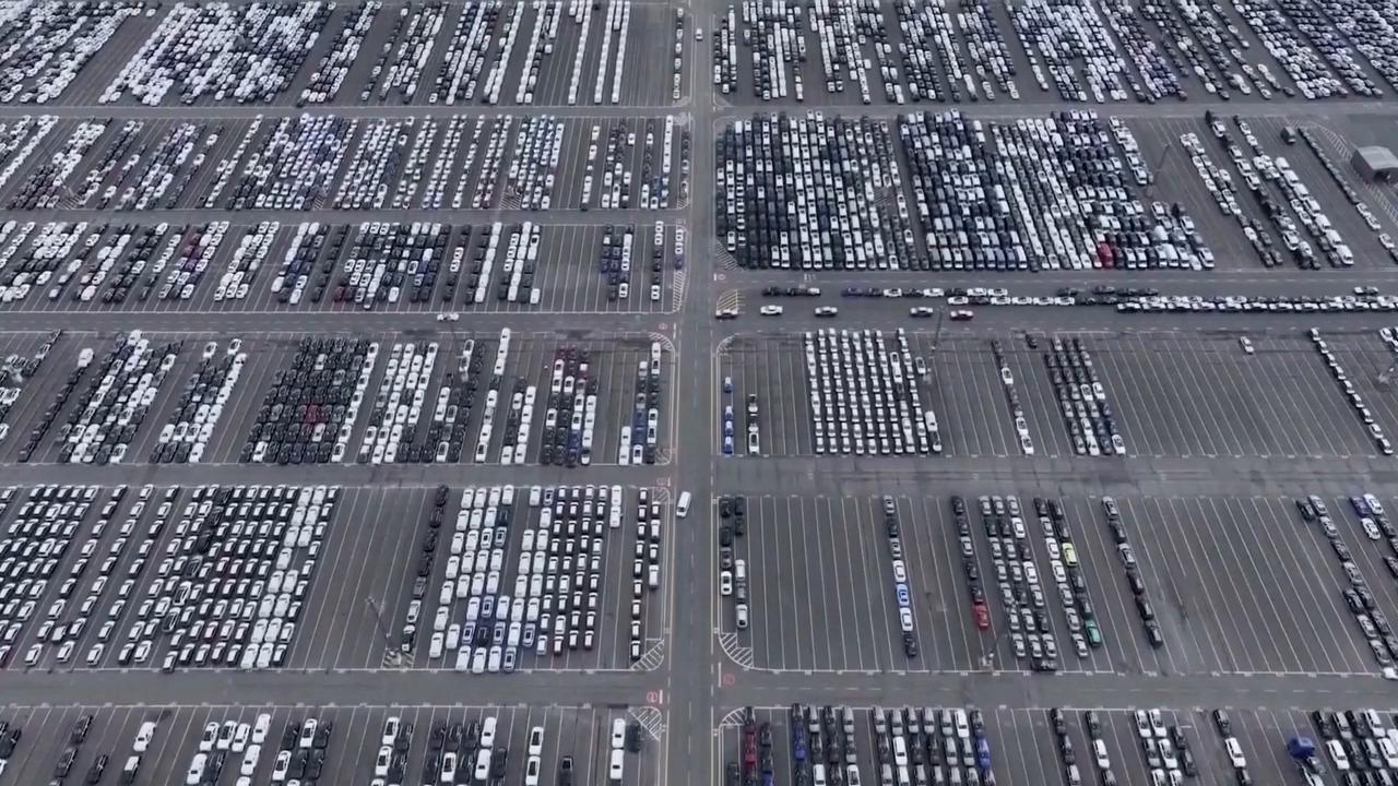 Video thumbnail for Hungary: Trump's potential EU auto tariffs threaten Hungarian economic stability: expert.