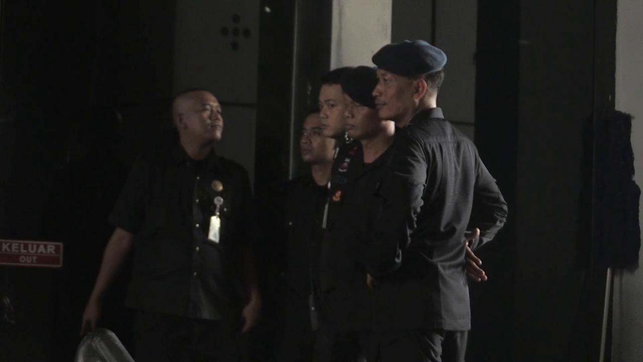 Video thumbnail for Indonesia: Indonesian police arrest more than 300 foreigners in major crackdown on online gambling operation.